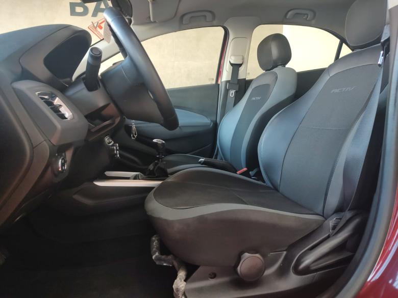 GM - Chevrolet - ONIX HATCH ACTIV 1.4 8V Flex 5p Mec.