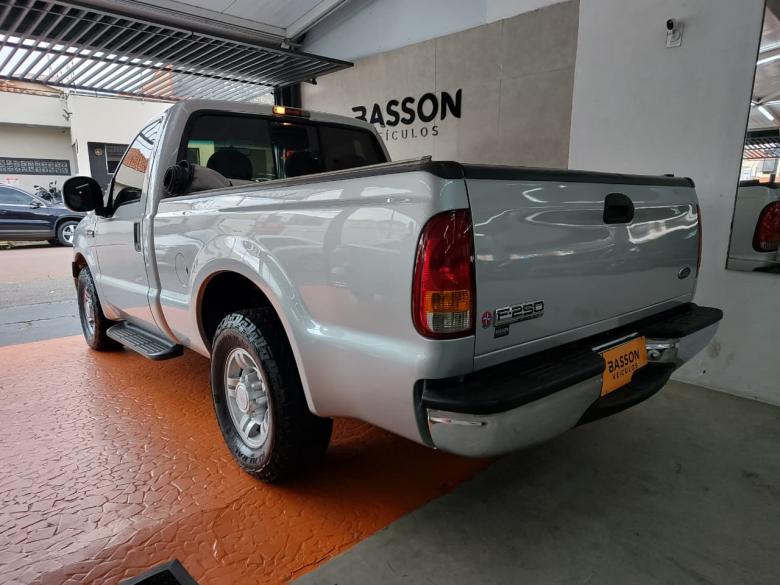 Ford - F250 XLT 3.9 4x2 