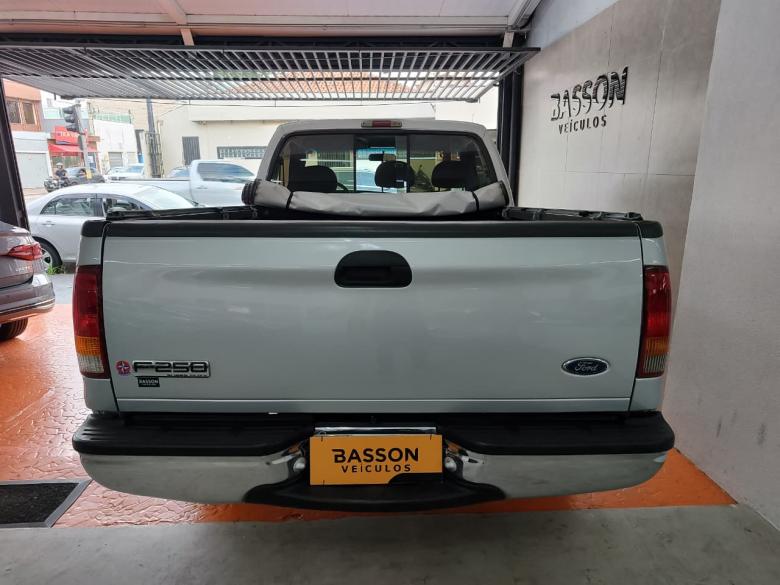 Ford - F250 XLT 3.9 4x2 