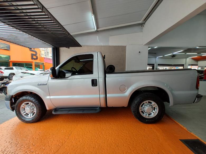 Ford - F250 XLT 3.9 4x2 