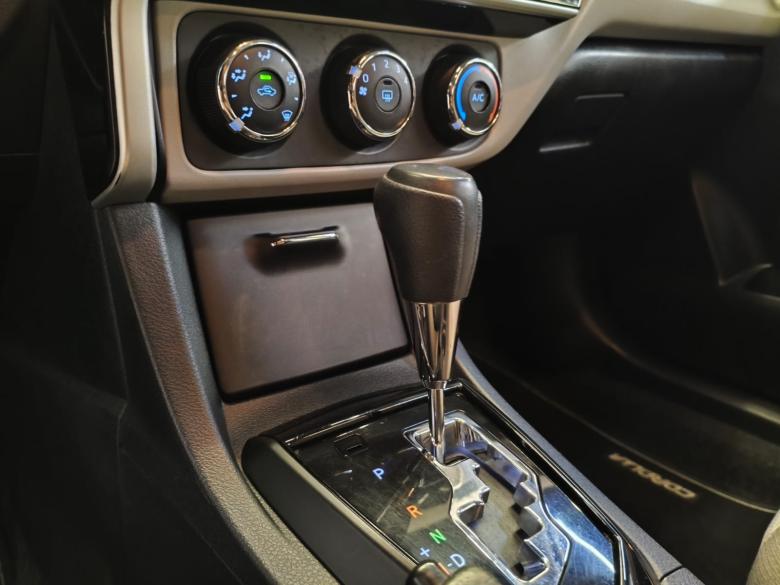 Toyota - TOYOTA / COROLLA GLI 1.8 AT