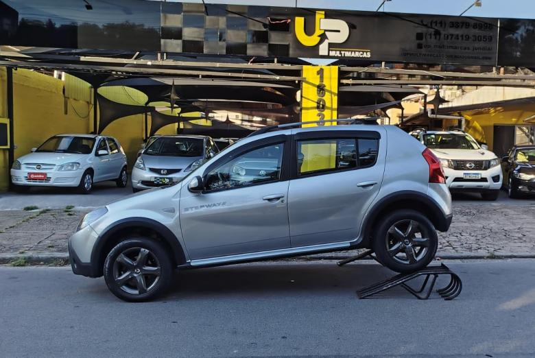 Renault - RENAULT/ SANDERO STEPWAY 1.6 HI FLEX MANUAL 2011/11