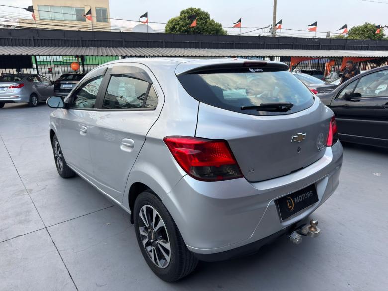 GM - Chevrolet - ONIX HATCH LT 1.4 8V FlexPower 5p Mec.