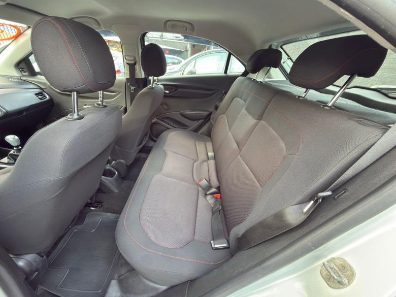 GM - Chevrolet - ONIX HATCH LT 1.4 8V FlexPower 5p Mec.