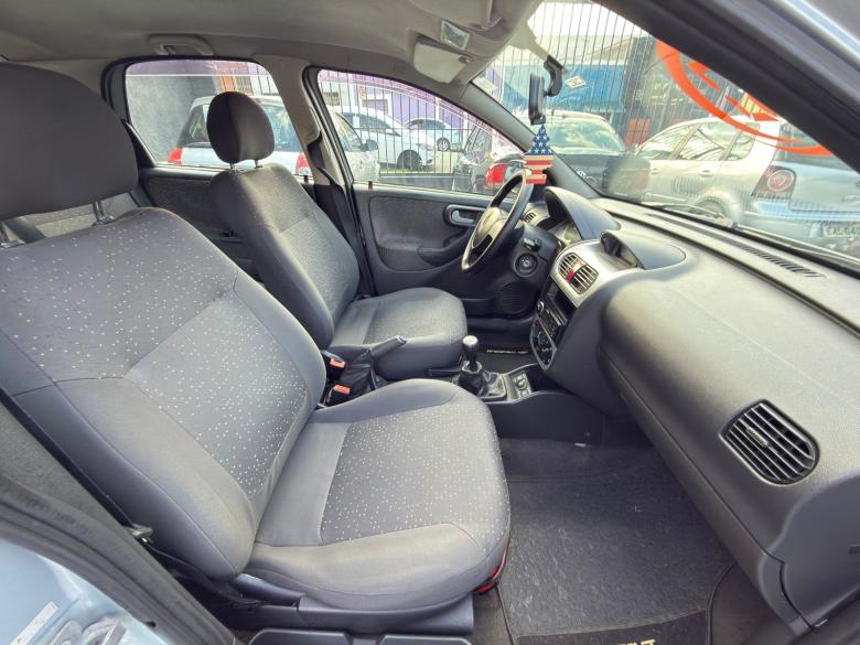 GM - Chevrolet - CORSA SEDAN PREMIUM