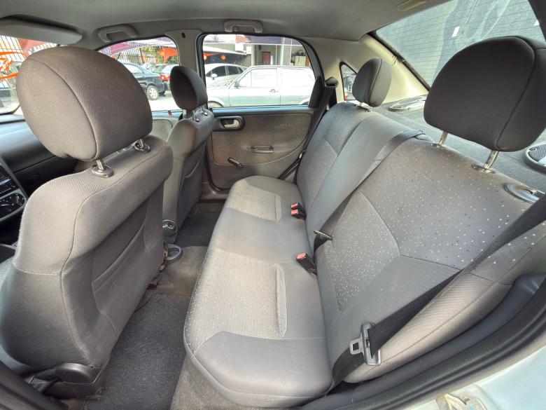 GM - Chevrolet - CORSA SEDAN PREMIUM