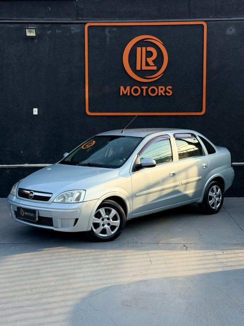 CORSA SEDAN PREMIUM
