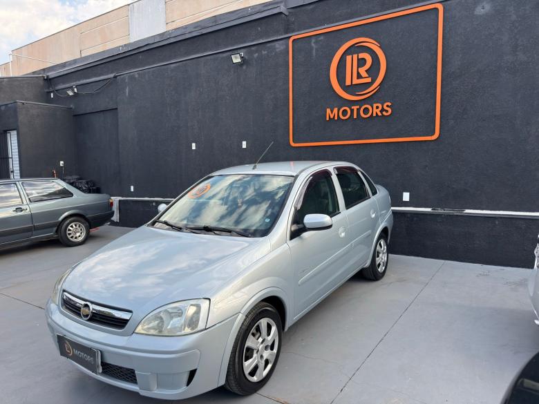 GM - Chevrolet - CORSA SEDAN PREMIUM