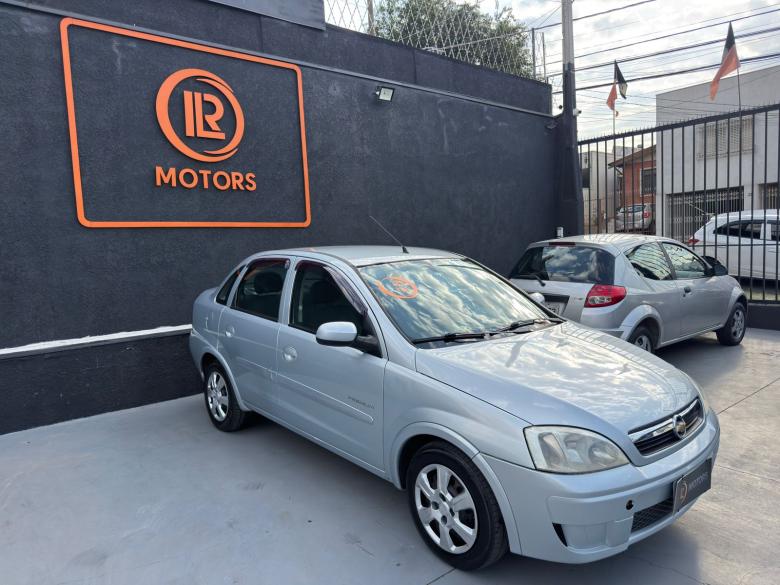 GM - Chevrolet - CORSA SEDAN PREMIUM