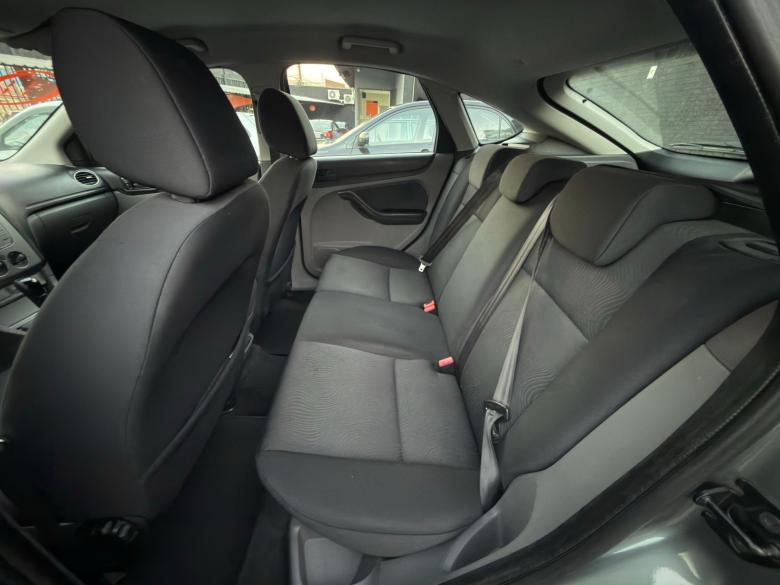 Ford - FOCUS  2.0 AT