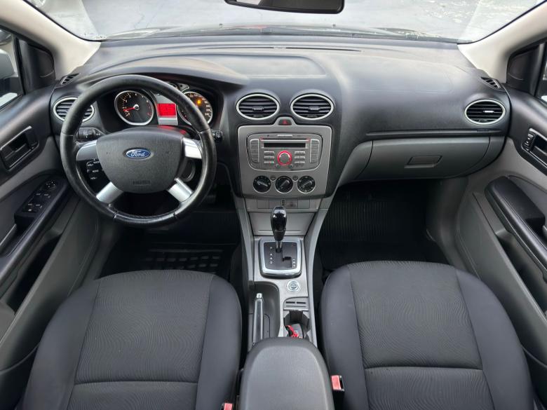 Ford - FOCUS  2.0 AT