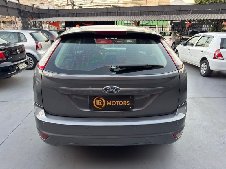 Ford - FOCUS  2.0 AT