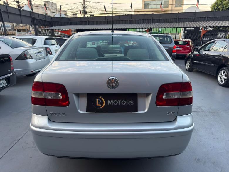 VW - VolksWagen - POLO SEDAN 2.0