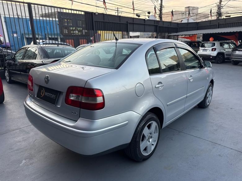 VW - VolksWagen - POLO SEDAN 2.0