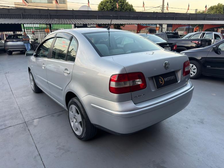 VW - VolksWagen - POLO SEDAN 2.0