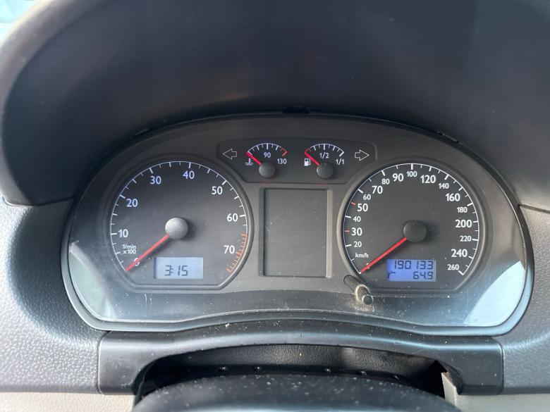VW - VolksWagen - POLO SEDAN 2.0