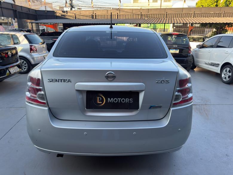 Nissan - SENTRA S 2.0 AT