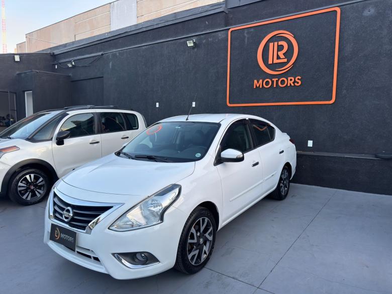 Nissan - VERSA 1.6 UNIQUE CVT