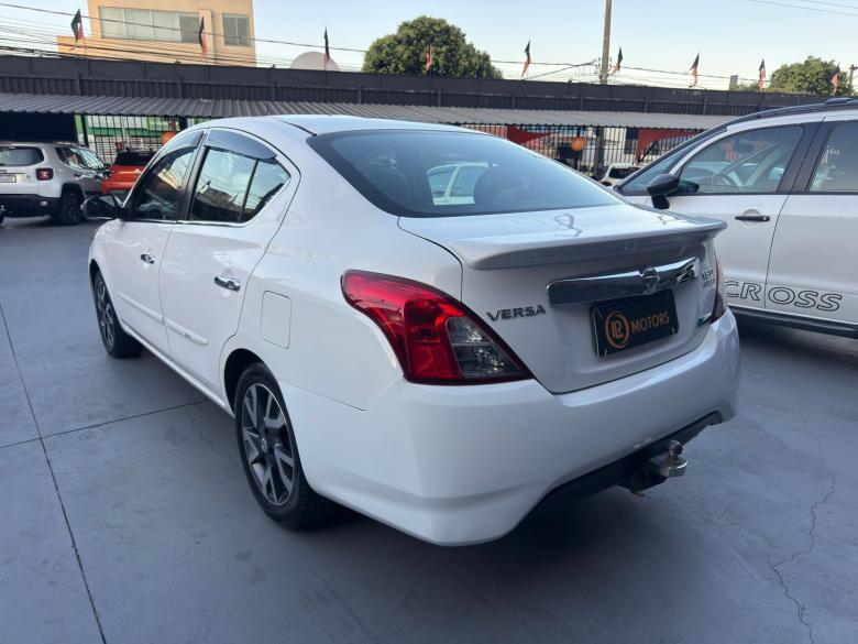 Nissan - VERSA 1.6 UNIQUE CVT