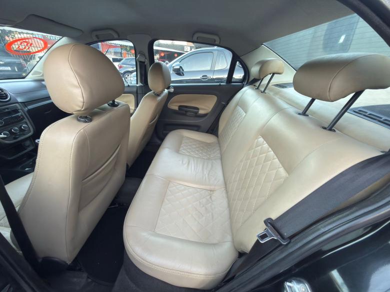 VW - VolksWagen - VOYAGE 1.0